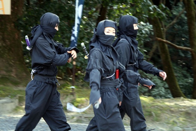 Who Is Quieter - Ninjas or SEALs? | Navy SEALs